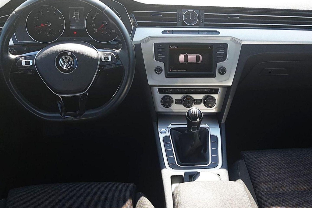 Volkswagen Passat 2016 photo 2