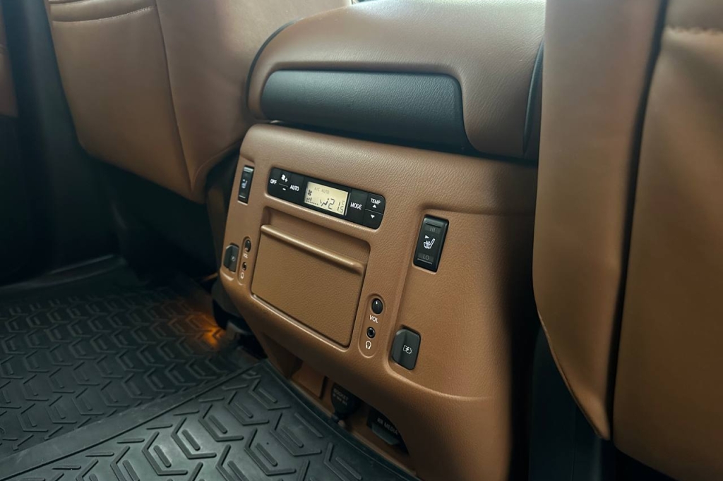 Infiniti QX80 Luxe Proactive 2018 photo Infiniti QX80 Luxe Proactive 2018 photo 18