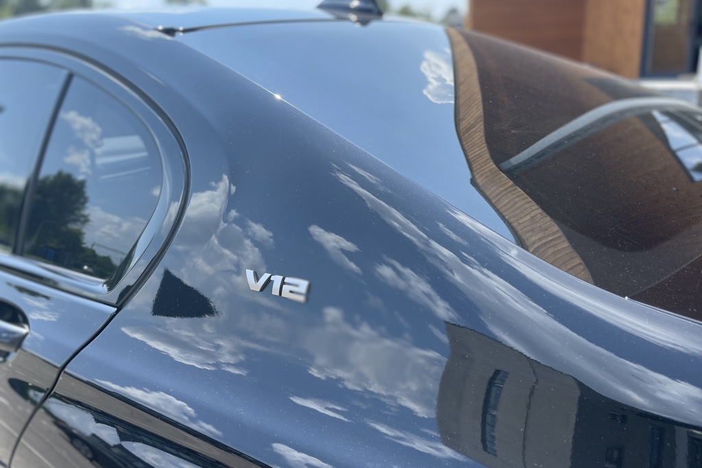 BMW 760 Long XDrive 2021 фото 9