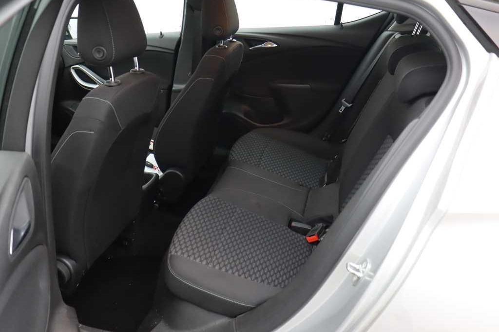 Opel Astra 2018 фото 5