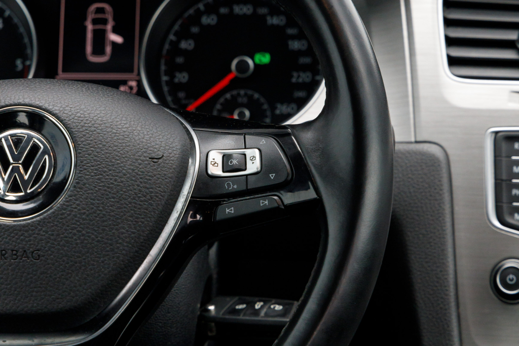 Volkswagen Golf VII photo 9