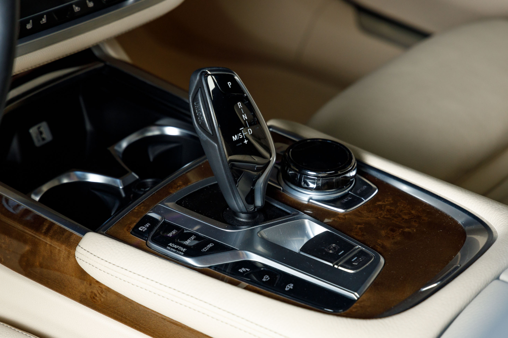 BMW 740 2016 photo 27