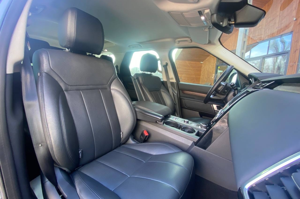 Land Rover Discovery 2017 фото 11