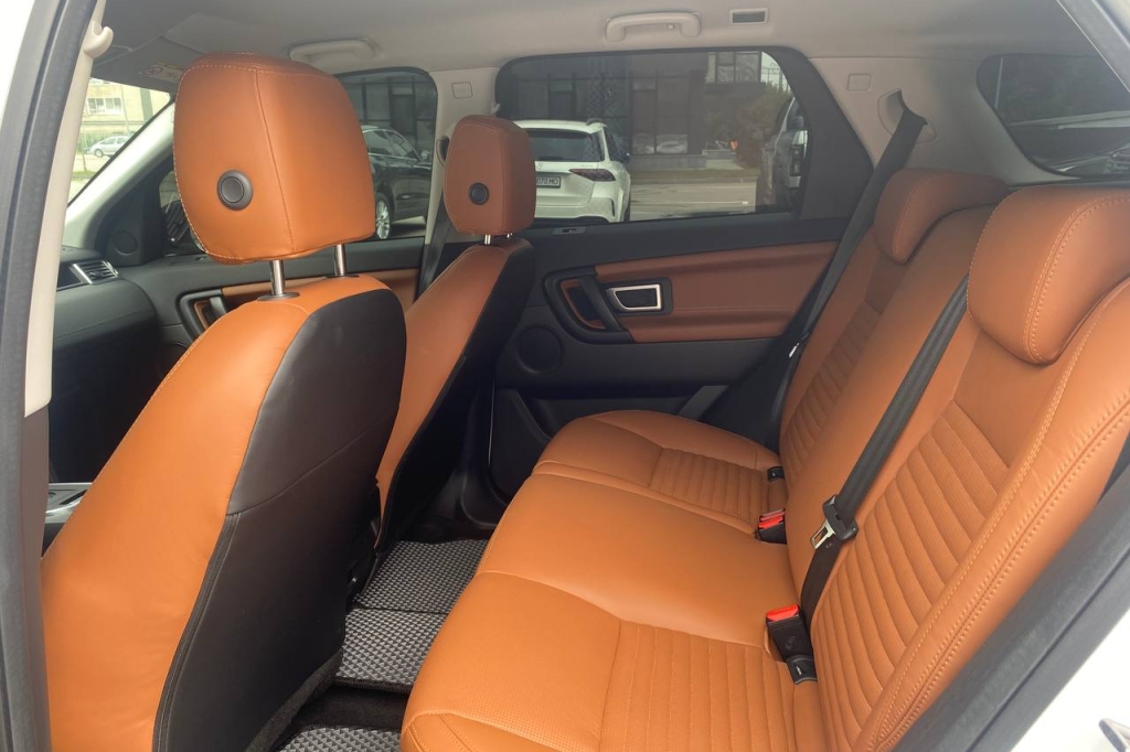 Land Rover Discovery Sport 2017 photo 14