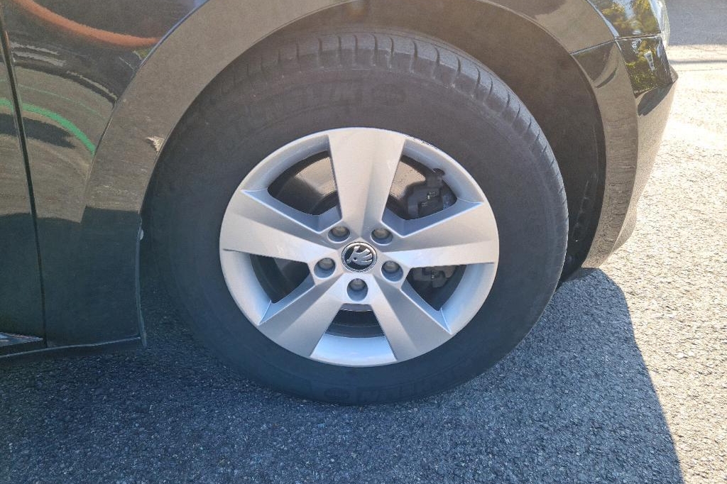 Skoda Superb Combi 2017 фото 7