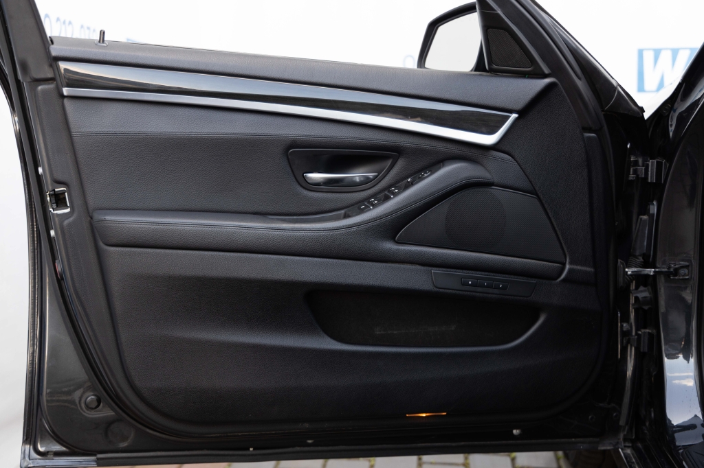 BMW 5 Series 2011 фото BMW 5 Series 2011 фото 11