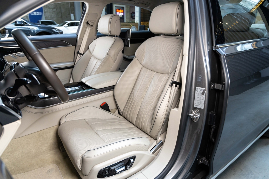 Audi A8 L 2018 фото Audi A8 L 2018 фото 16