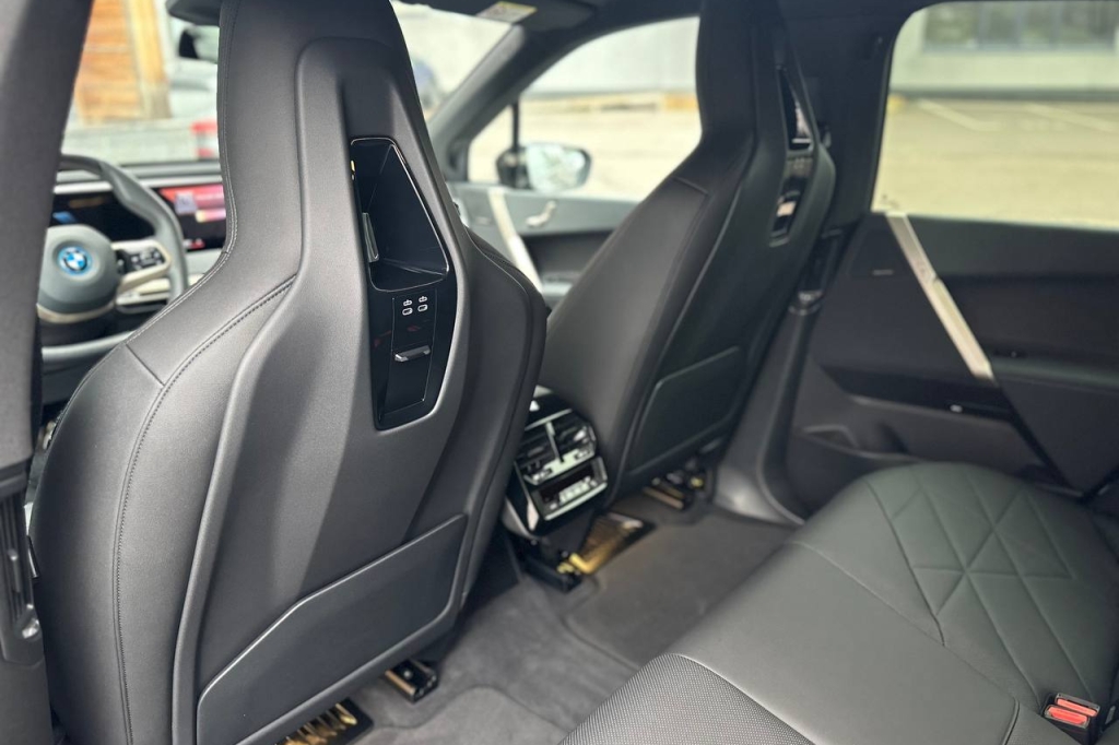 BMW iX xDrive40 2023 фото 13