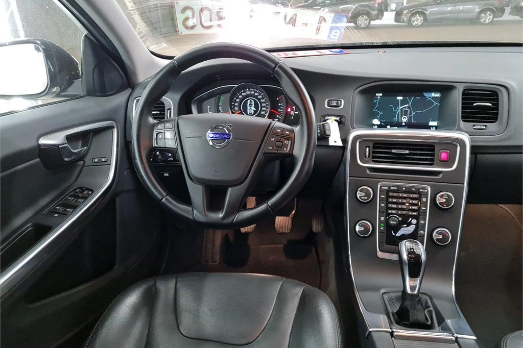 Volvo V60 Cross Country 2016 photo 7