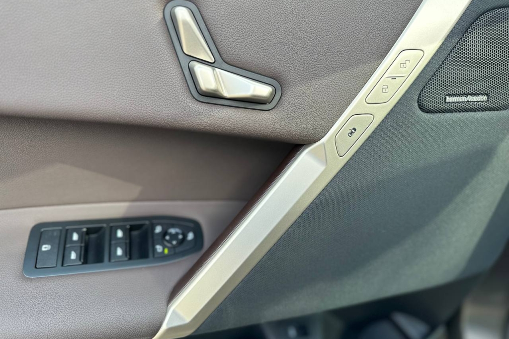 BMW iX xDrive40 2021 photo 9