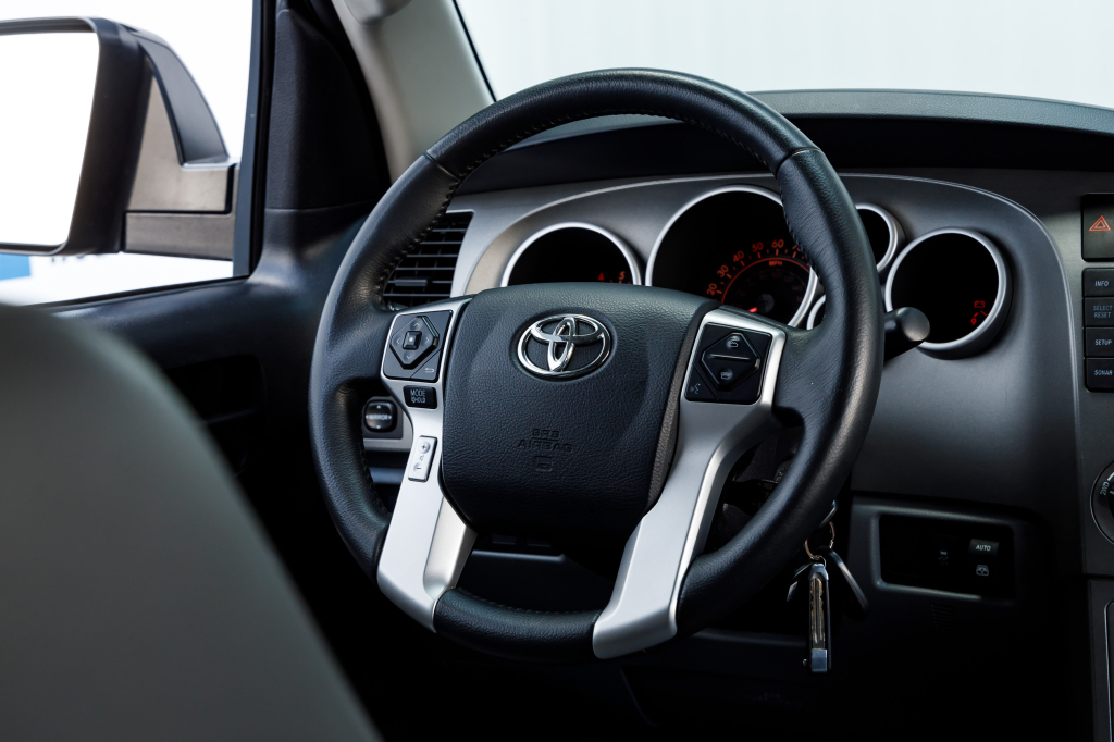 Toyota Sequoia 5.7 Dual VVT 2016 photo 22