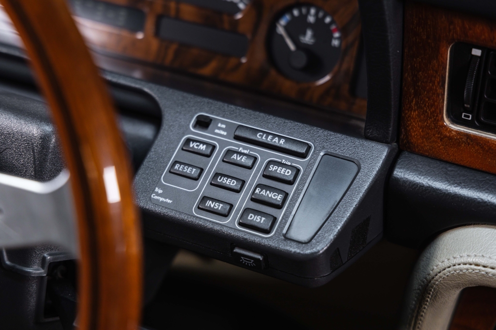 Jaguar XJ 1993 фото Jaguar XJ 1993 фото 30