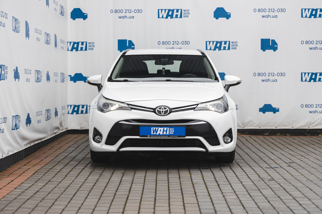 Toyota Avensis 2016 photo 1