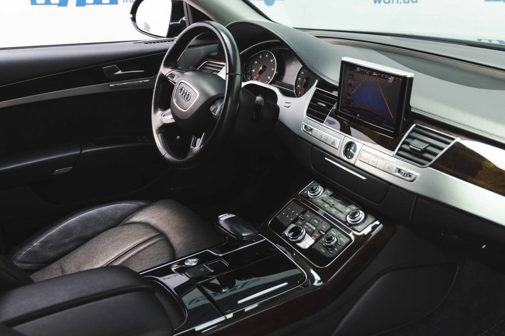 Audi A8 2015 photo 47