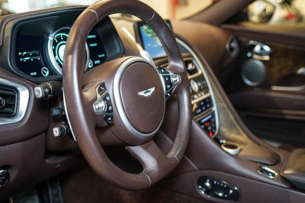 Aston Martin DB11 2018 photo 4