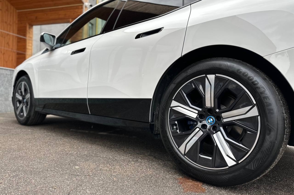 BMW iX xDrive40 2023 photo 7