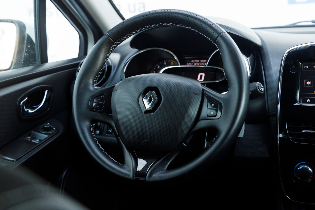 Renault Clio photo 7