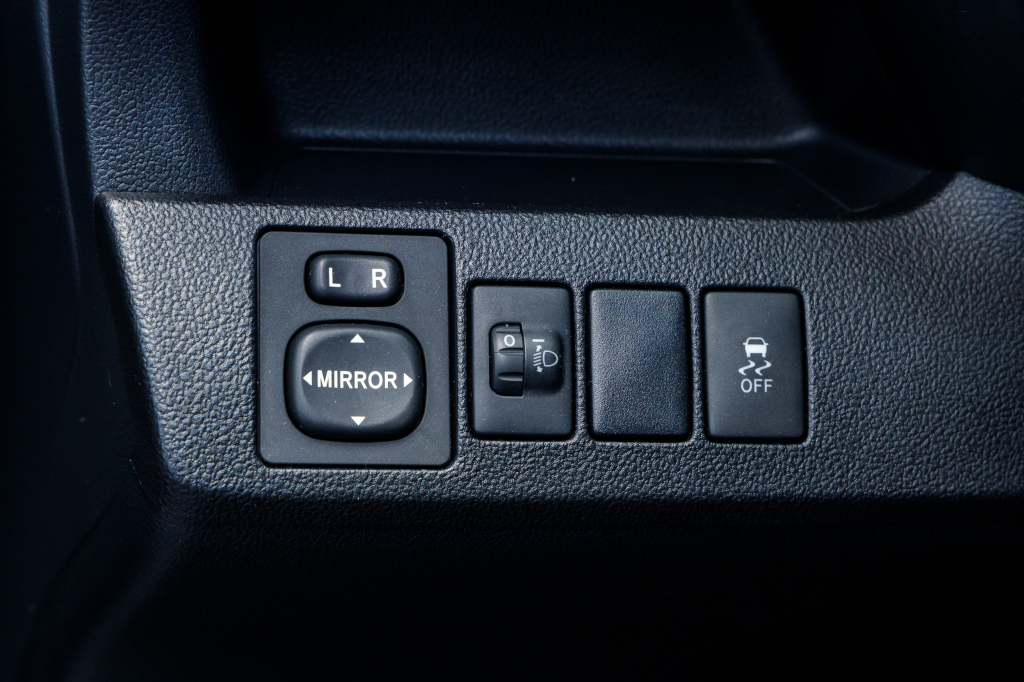 Subaru Trezia 2012 photo 13