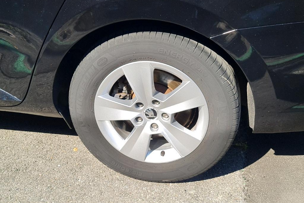 Skoda Superb Combi 2017 фото 14