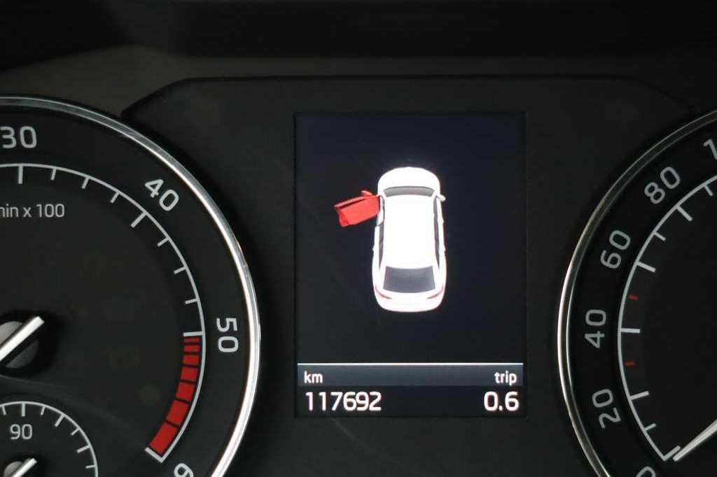 Skoda Superb Combi 2017 фото 1