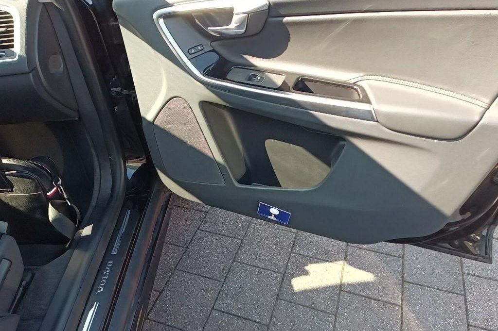 Volvo XC60 2017 фото 20