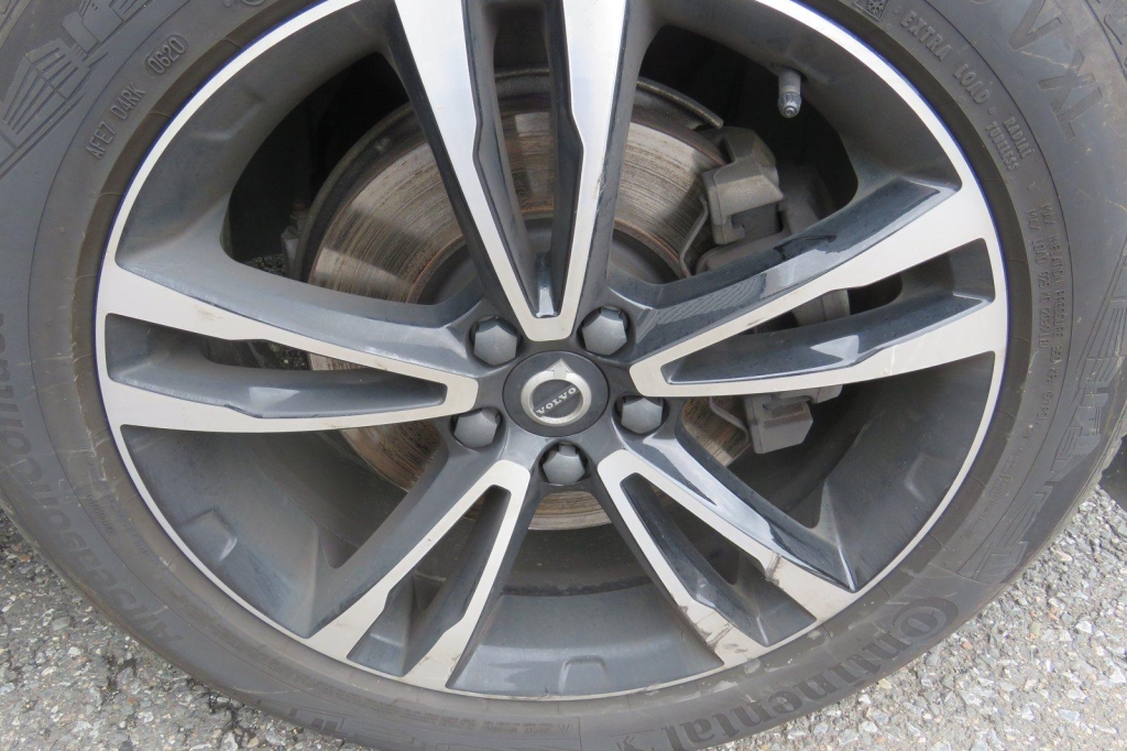 Volvo XC60 2020 фото 18