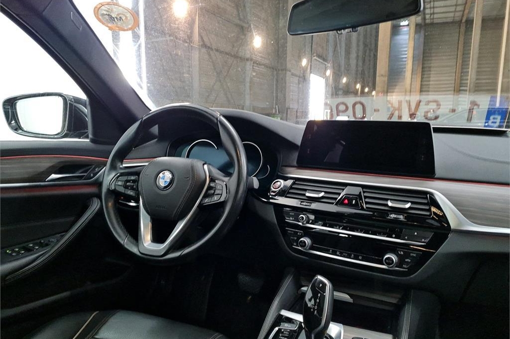 BMW 5 Series 2017 фото 4