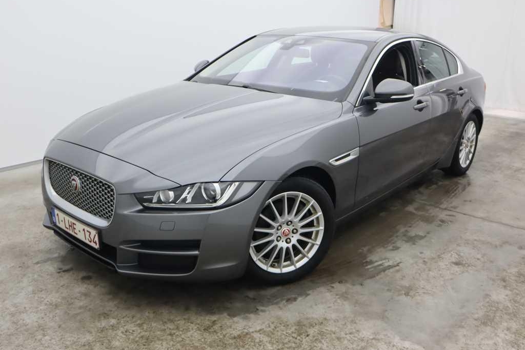 Jaguar XE 2015 photo 5
