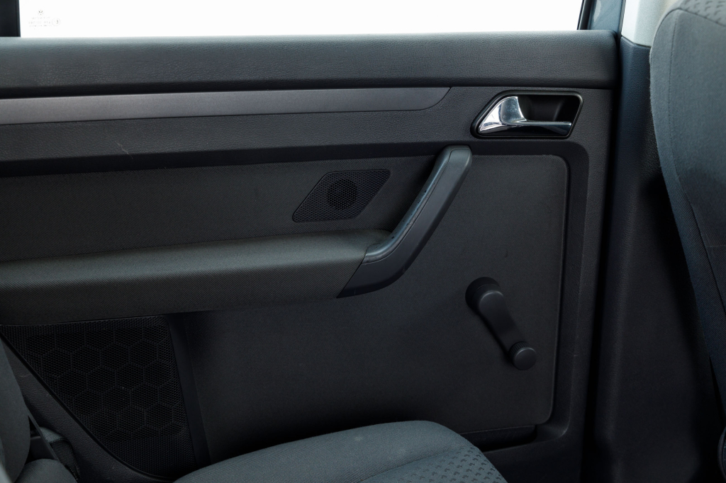 Volkswagen Touran MPI 2003 фото 18