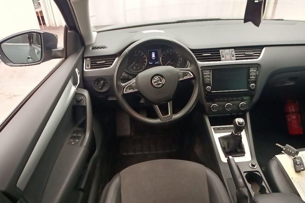 Skoda Octavia Combi 2016 фото 6