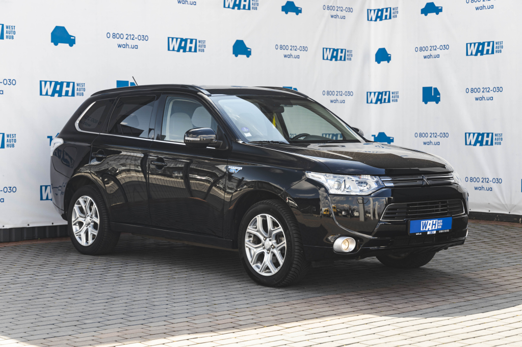 Mitsubishi Outlander PHEV Plug-In Hybrid 2013 photo 3
