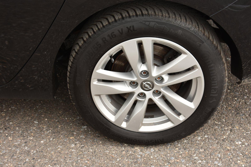 Opel Astra 2018 фото 1