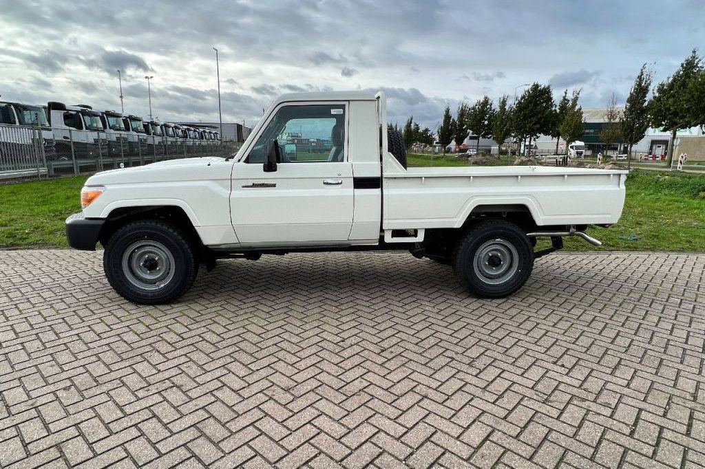 Toyota Land Cruiser 4x4 4.2D 2023 фото Toyota Land Cruiser 4x4 4.2D 2023 фото 6