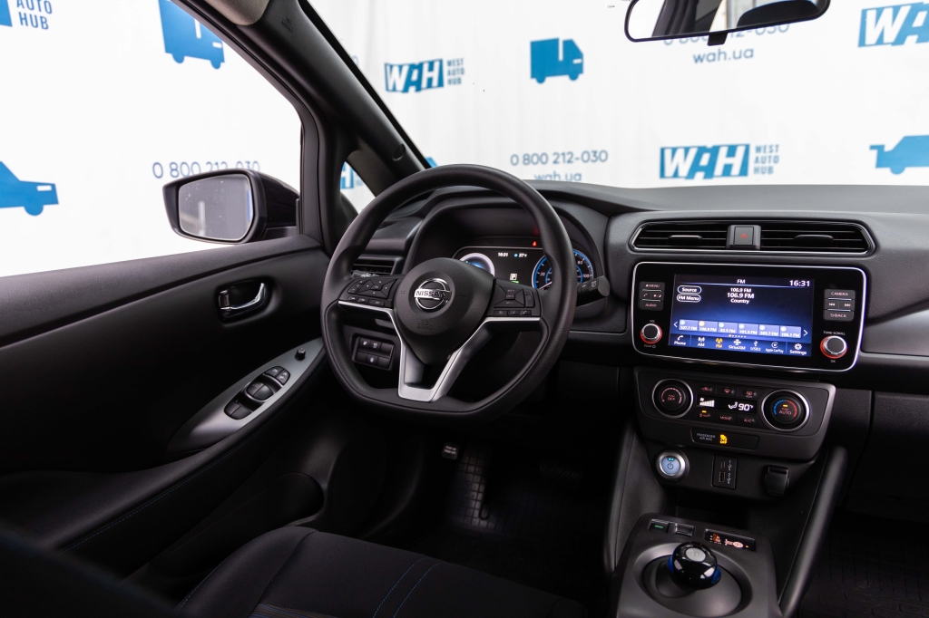 Nissan Leaf 2021 фото Nissan Leaf 2021 фото 26