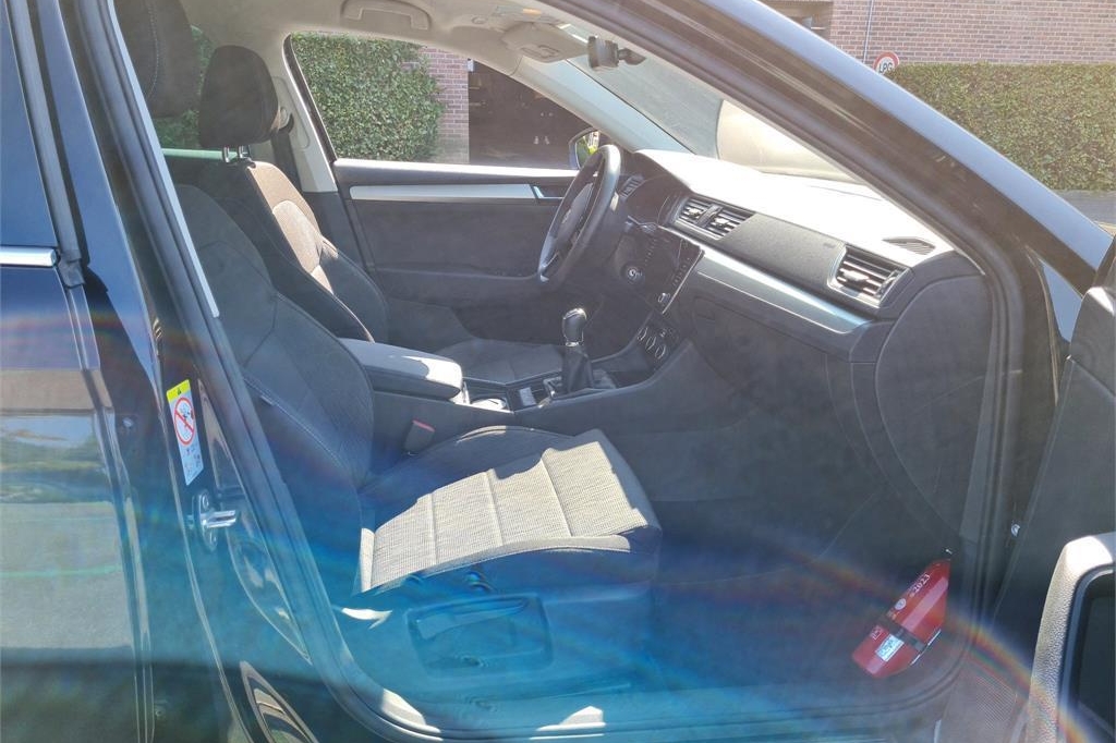 Skoda Superb Combi 2017 фото 2