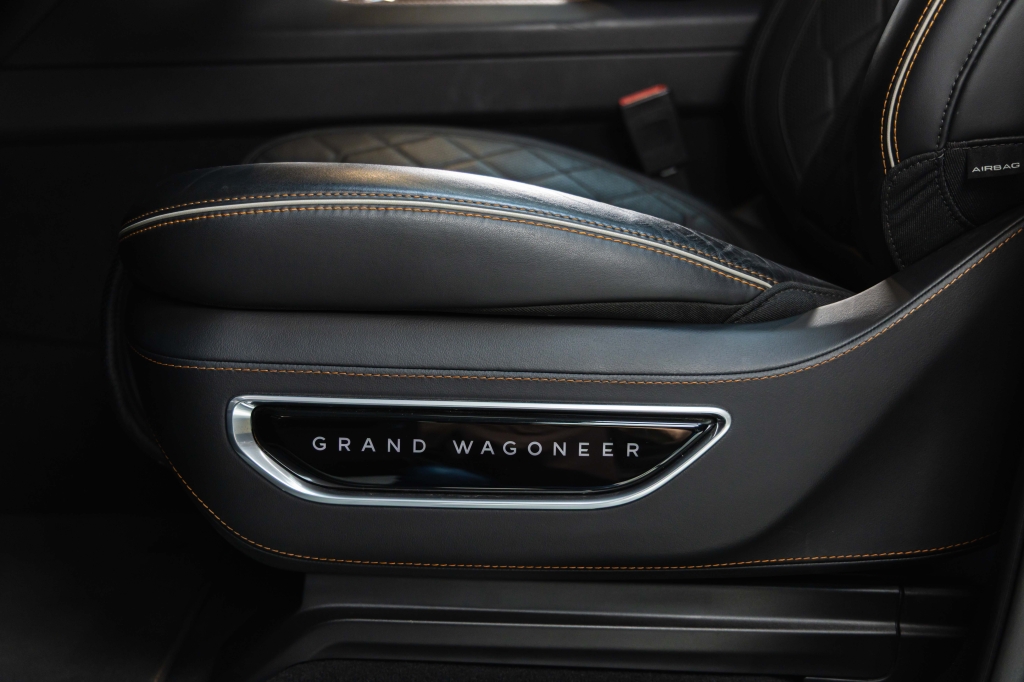 Jeep Grand Wagoneer 2022 фото Jeep Grand Wagoneer 2022 фото 20
