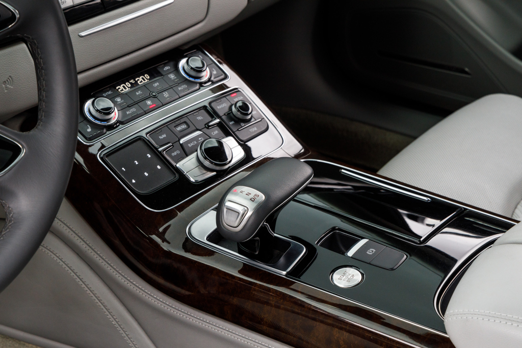 Audi A8 2014 photo 37