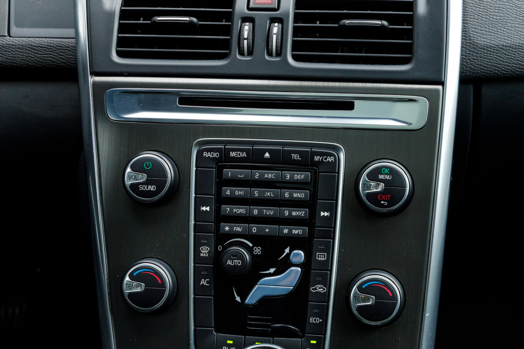 Volvo XC60 2015 фото 11