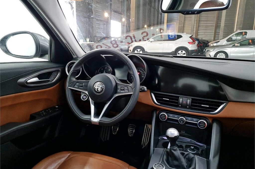 Alfa Romeo Giulia 2017 фото 5