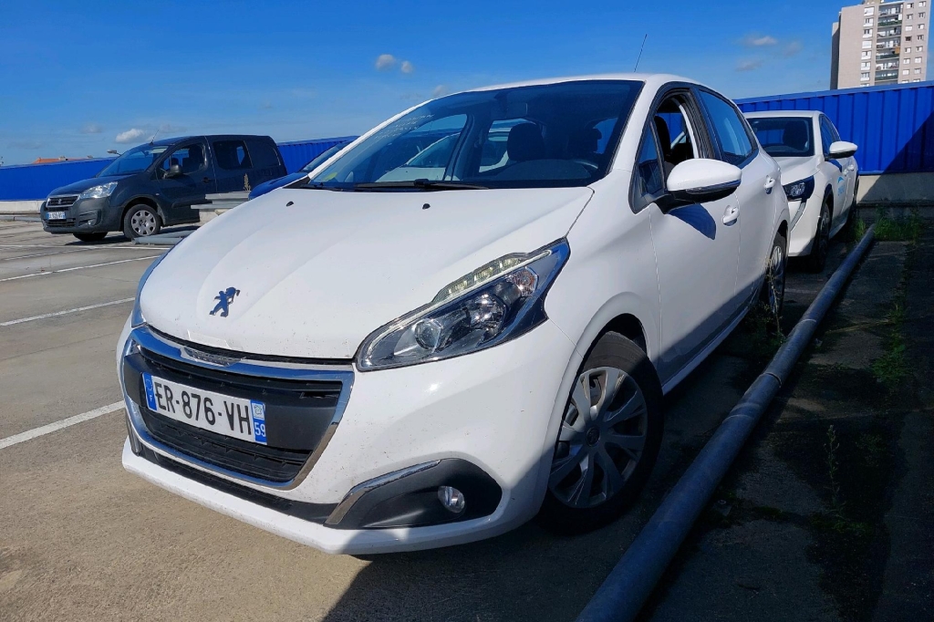 Peugeot 208 2017 фото 3
