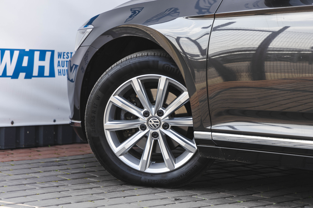 Volkswagen Passat R-Line 4Motion 2018 photo 12