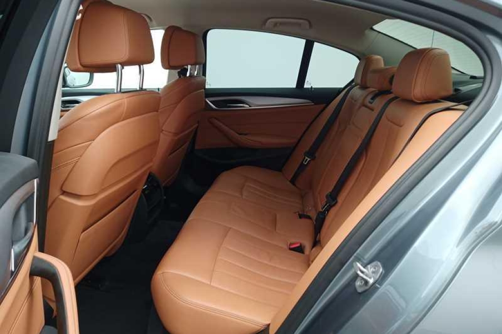 BMW 5 Series 2018 фото 1