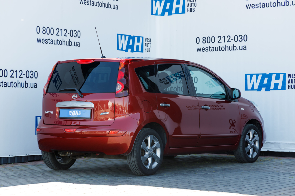 Nissan Note 2011 photo 3