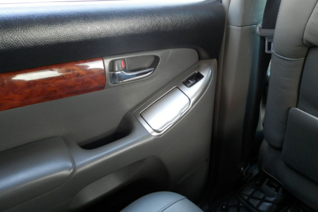 Toyota Land Cruiser Prado 120 3.0 D4D 2007 photo 16