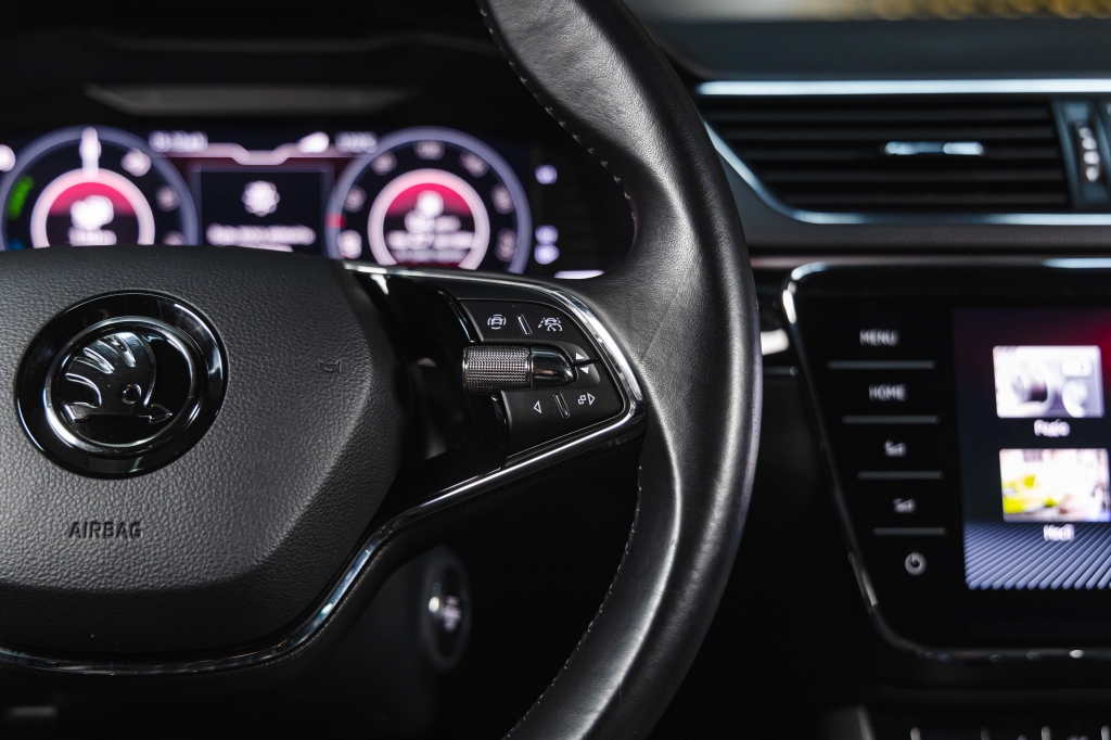 Skoda Superb Plug In Hybrid 2020 фото Skoda Superb Plug In Hybrid 2020 фото 36