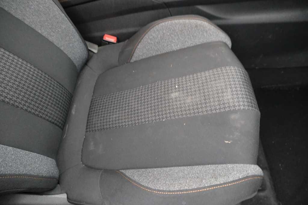 Peugeot 5008 2018 фото 23