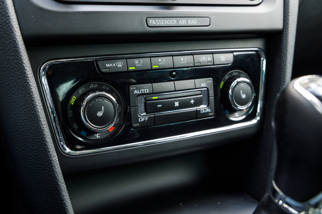 Skoda Superb Green Line 2013 photo 16