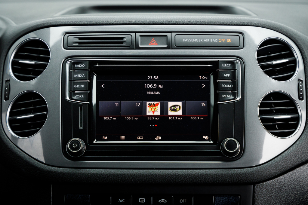 Volkswagen Tiguan S 2017 photo 12