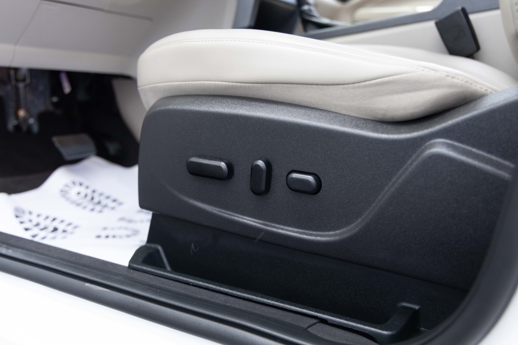 Ford Escape SEL 2019 фото 17