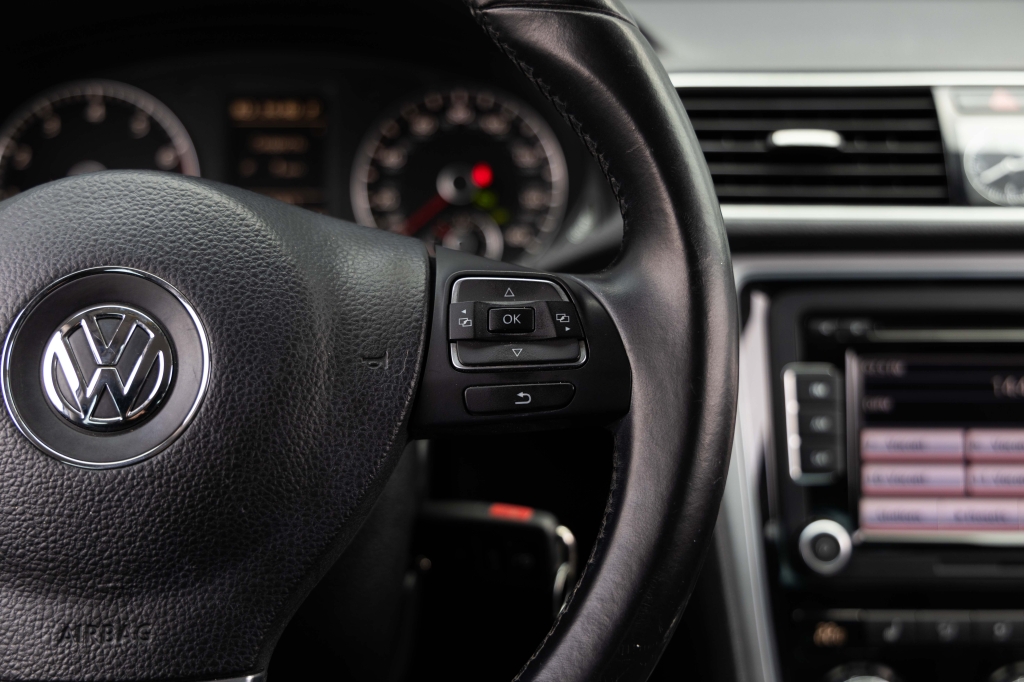 Volkswagen Passat 2012 photo 22